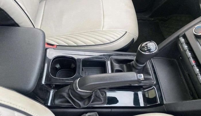 2022 Mahindra XUV700 AX 5 P MT 5 STR, Petrol, Manual, 22,083 km, Gear Lever