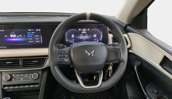 2022 Mahindra XUV700 AX 5 P MT 5 STR, Petrol, Manual, 22,083 km, Steering Wheel Close Up