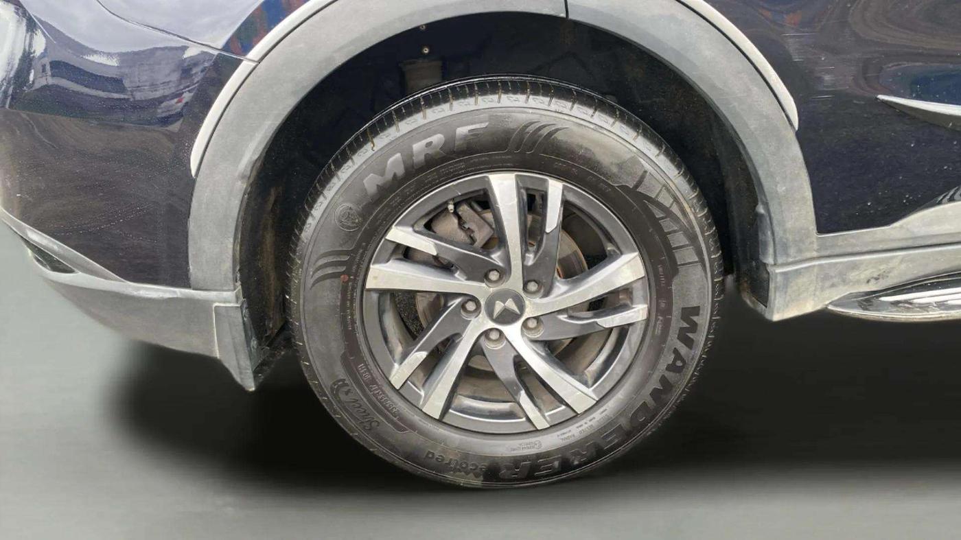 2022 Mahindra XUV700 AX 5 P MT 5 STR, Petrol, Manual, 22,083 km, Right Rear Wheel