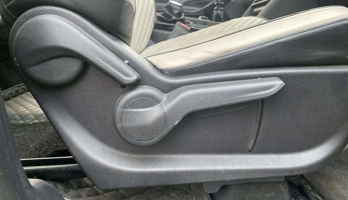 2022 Mahindra XUV700 AX 5 P MT 5 STR, Petrol, Manual, 22,083 km, Driver Side Adjustment Panel
