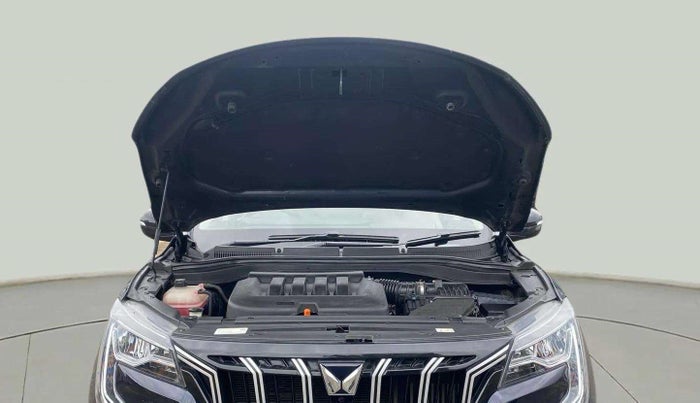 2022 Mahindra XUV700 AX 5 P MT 5 STR, Petrol, Manual, 22,083 km, Open Bonet