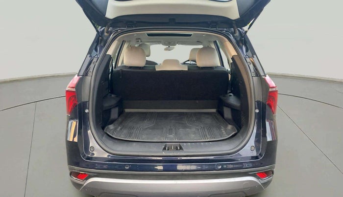 2022 Mahindra XUV700 AX 5 P MT 5 STR, Petrol, Manual, 22,083 km, Boot Inside