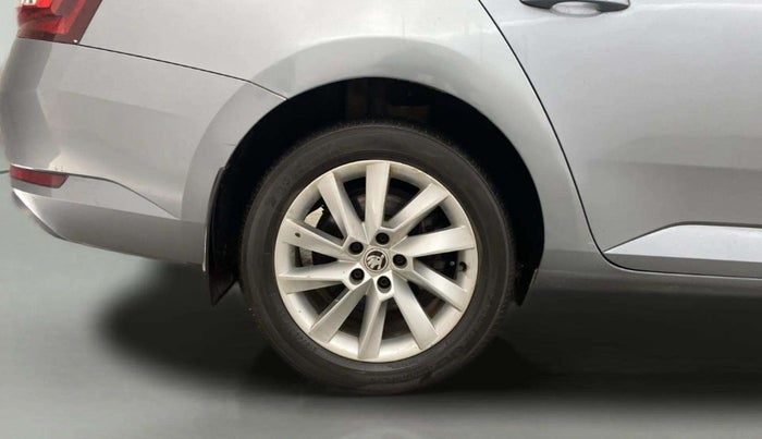 2017 Skoda Superb L&K 1.8 TSI AT, Petrol, Automatic, 54,079 km, Right Rear Wheel