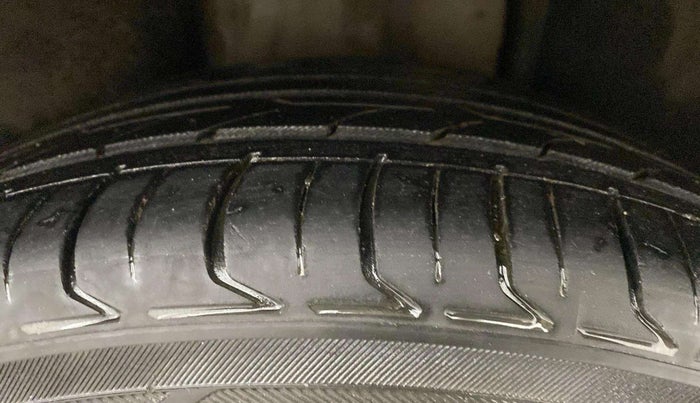 2017 Skoda Superb L&K 1.8 TSI AT, Petrol, Automatic, 54,079 km, Left Rear Tyre Tread
