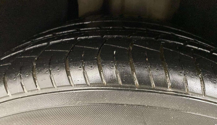 2017 Skoda Superb L&K 1.8 TSI AT, Petrol, Automatic, 54,079 km, Right Rear Tyre Tread
