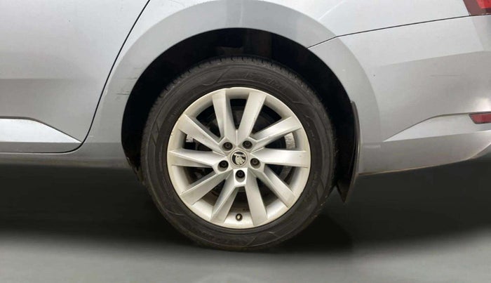 2017 Skoda Superb L&K 1.8 TSI AT, Petrol, Automatic, 54,079 km, Left Rear Wheel