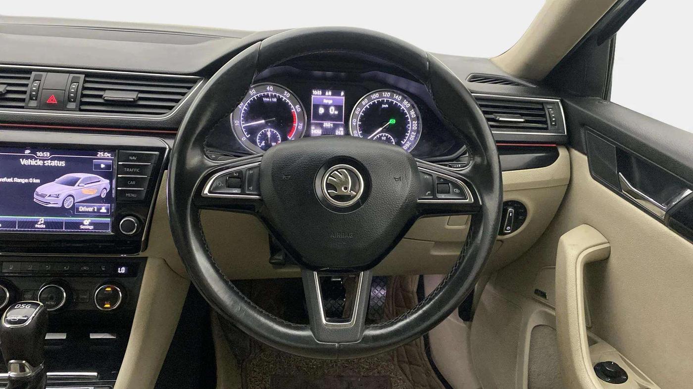 2017 Skoda Superb L&K 1.8 TSI AT, Petrol, Automatic, 54,460 km, Steering Wheel Close Up