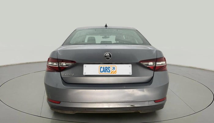 2017 Skoda Superb L&K 1.8 TSI AT, Petrol, Automatic, 54,079 km, Back/Rear