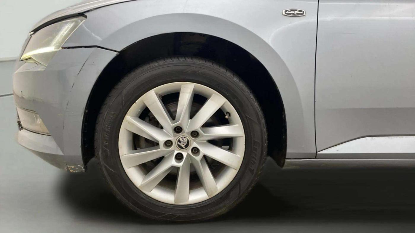 2017 Skoda Superb L&K 1.8 TSI AT, Petrol, Automatic, 54,460 km, Left Front Wheel