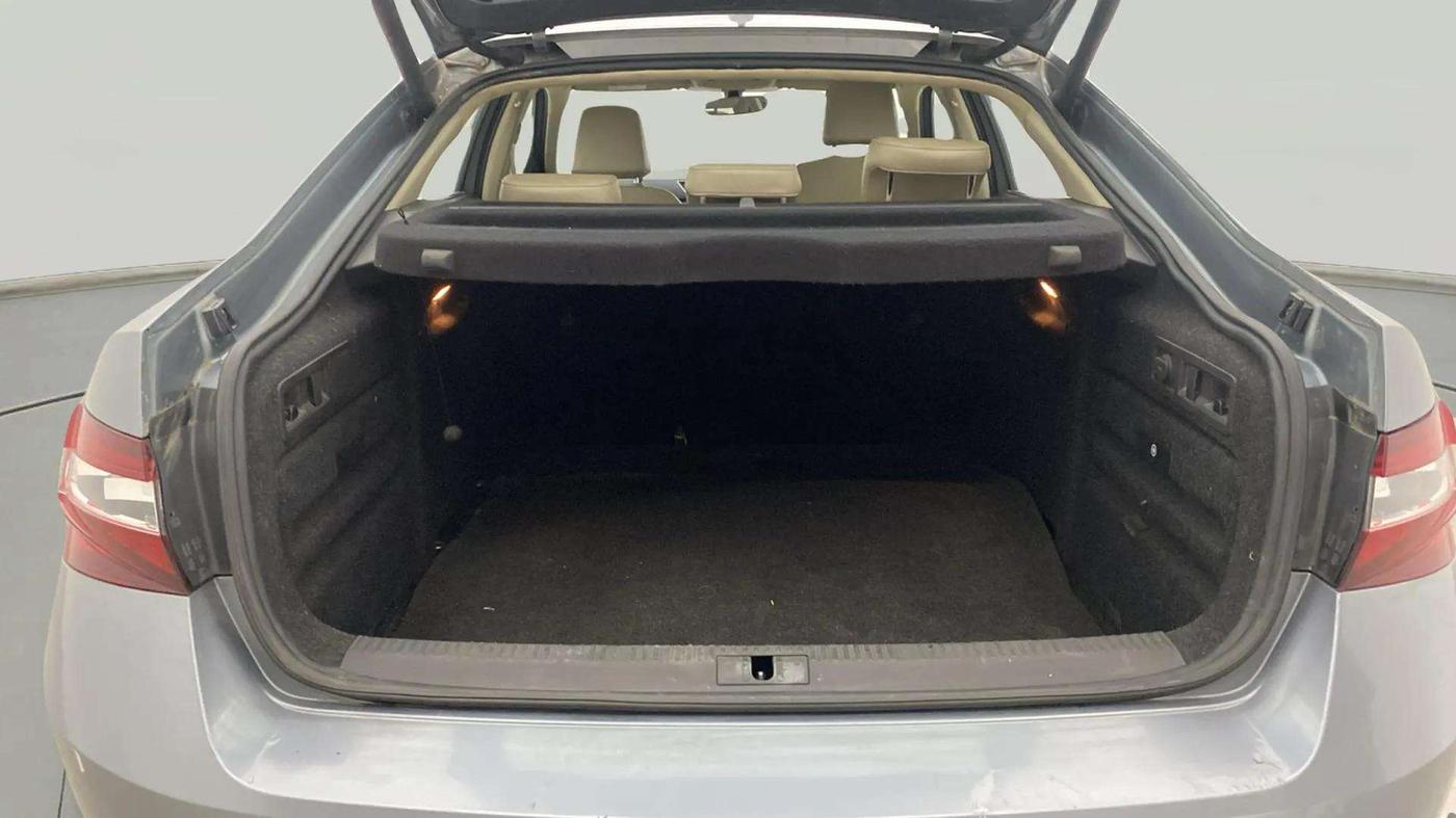 2017 Skoda Superb L&K 1.8 TSI AT, Petrol, Automatic, 54,460 km, Boot Inside