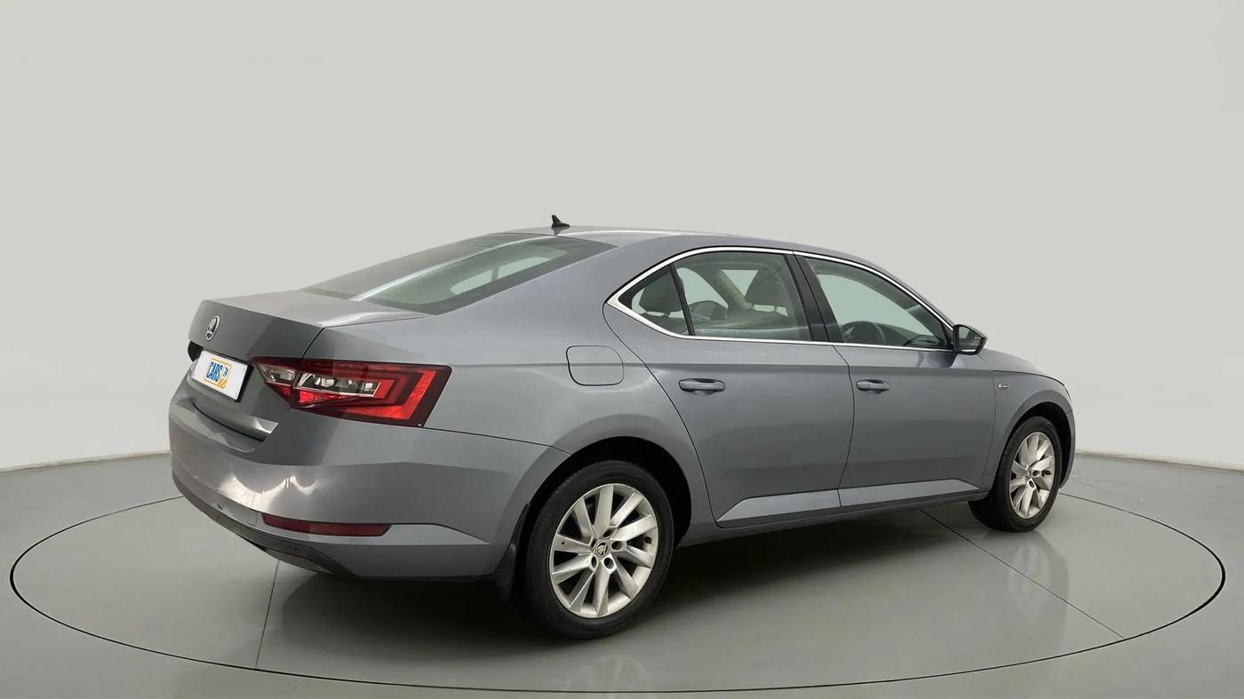 2017 Skoda Superb L&K 1.8 TSI AT, Petrol, Automatic, 54,460 km, Right Back Diagonal