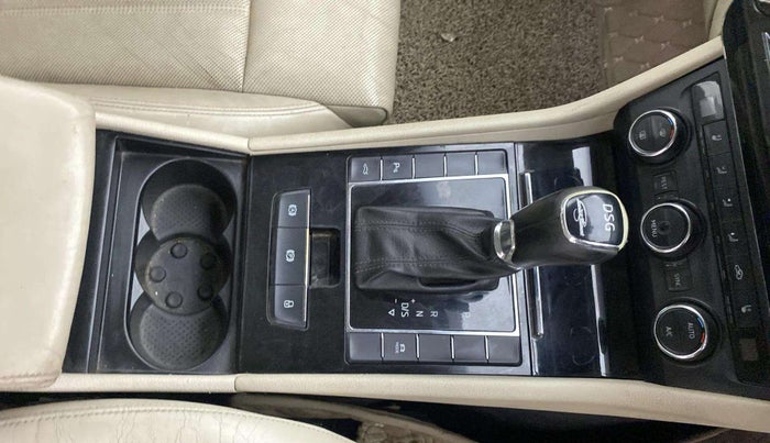 2017 Skoda Superb L&K 1.8 TSI AT, Petrol, Automatic, 54,079 km, Gear Lever