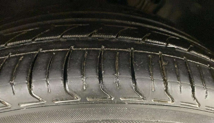 2017 Skoda Superb L&K 1.8 TSI AT, Petrol, Automatic, 54,079 km, Left Front Tyre Tread