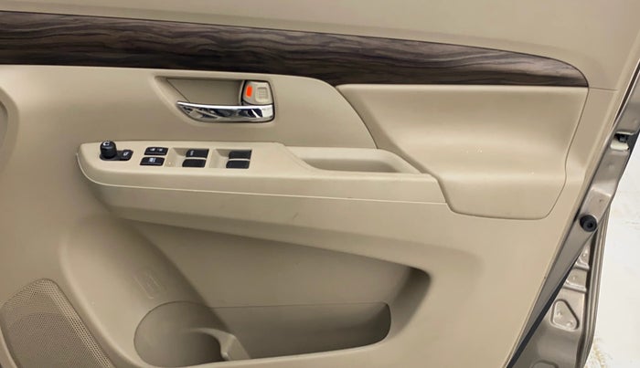 2019 Maruti Ertiga ZXI+ SHVS, Petrol, Manual, 1,02,931 km, Driver Side Door Panels Control