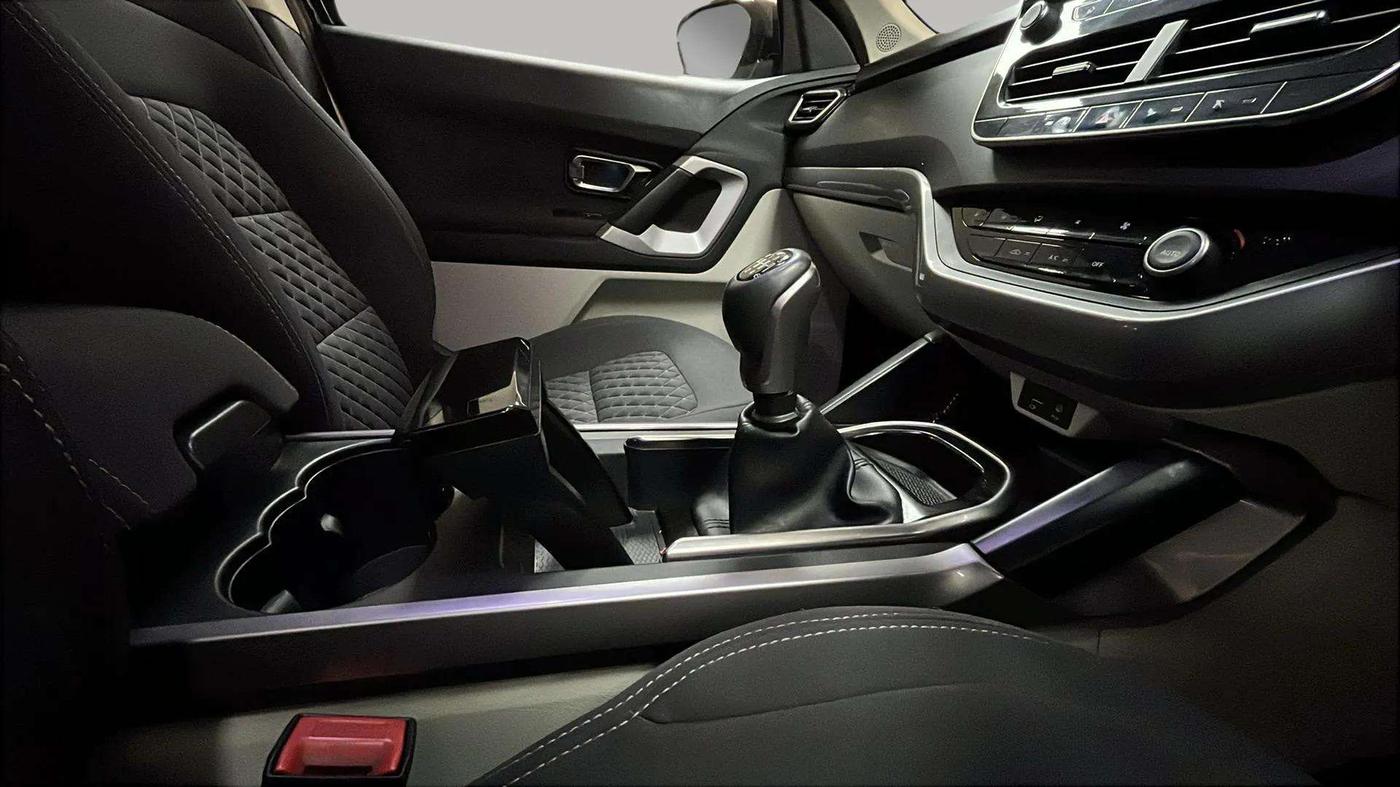 2021 Tata Safari XT PLUS, Diesel, Manual, 64,894 km, Gear Lever
