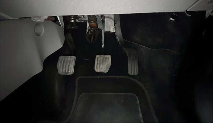 2021 Tata Safari XT PLUS, Diesel, Manual, 64,894 km, Pedals