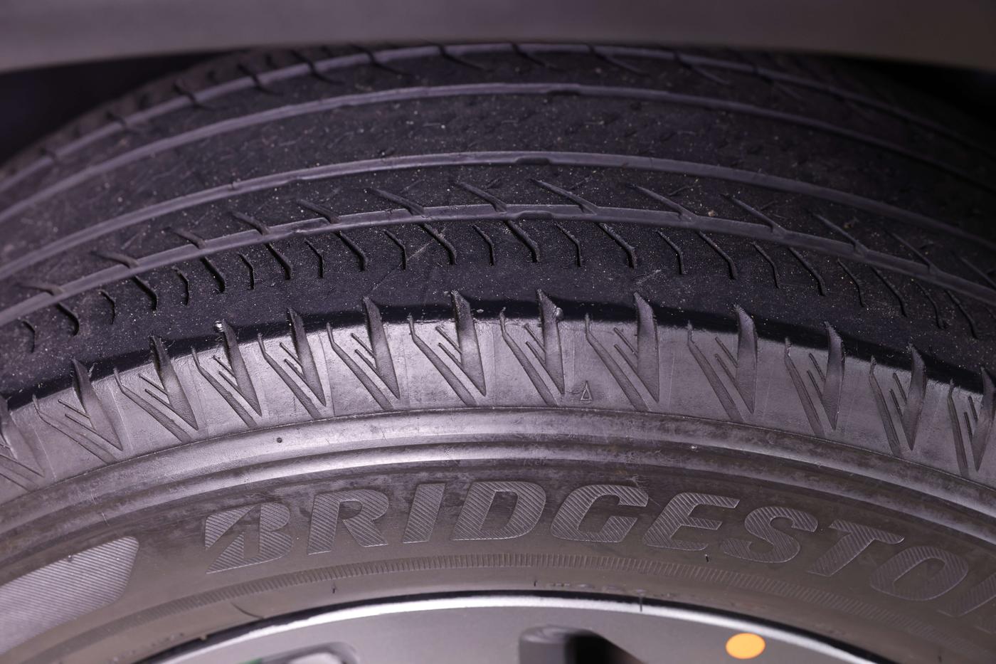 2021 Tata Safari XT PLUS, Diesel, Manual, 64,894 km, Left Front Tyre Tread