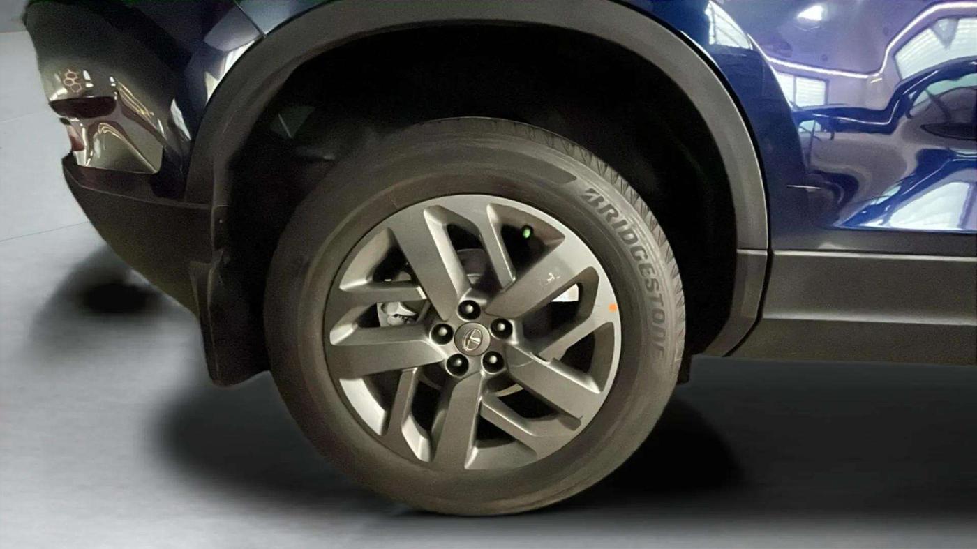 2021 Tata Safari XT PLUS, Diesel, Manual, 64,894 km, Right Rear Wheel