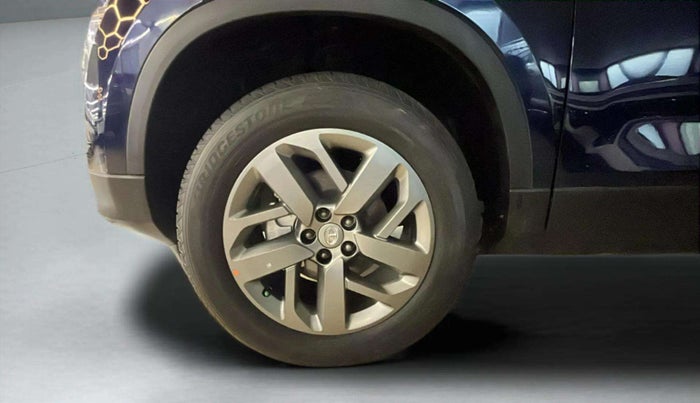 2021 Tata Safari XT PLUS, Diesel, Manual, 64,894 km, Left Front Wheel