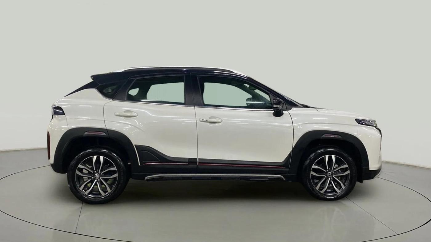 2024 Toyota Urban Cruiser Taisor V 1.0 Petrol MT Dual Tone, Petrol, Manual, 10,036 km, Right Side View