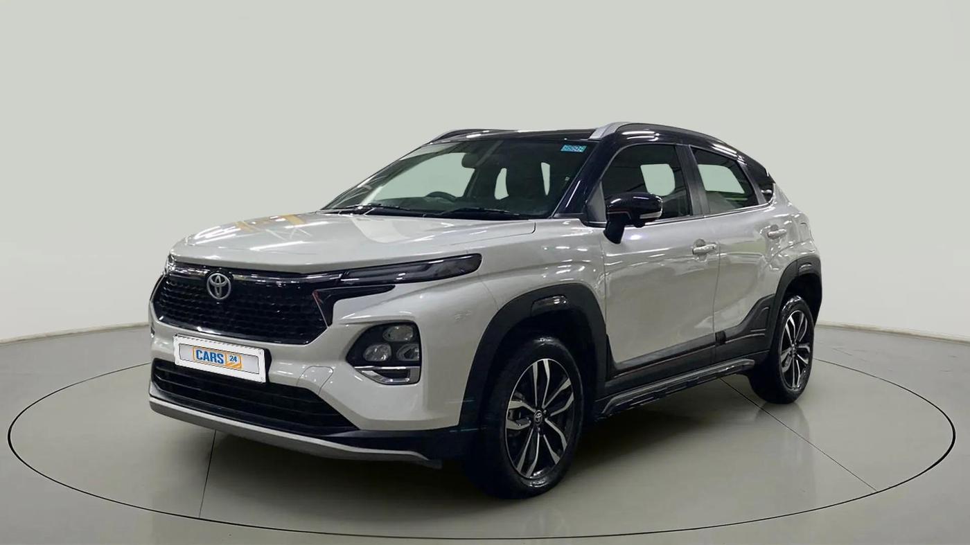 2024 Toyota Urban Cruiser Taisor V 1.0 Petrol MT Dual Tone, Petrol, Manual, 10,036 km, Left Front Diagonal