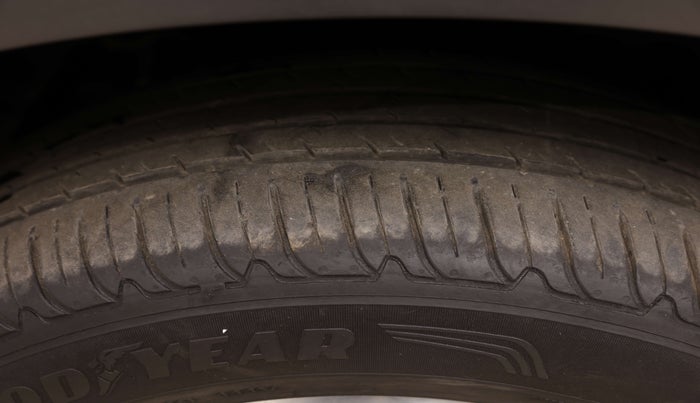 2020 MG GLOSTER SHARP 7 STR 2.0 TWIN TURBO 4WD, Diesel, Automatic, 28,984 km, Left Front Tyre Tread
