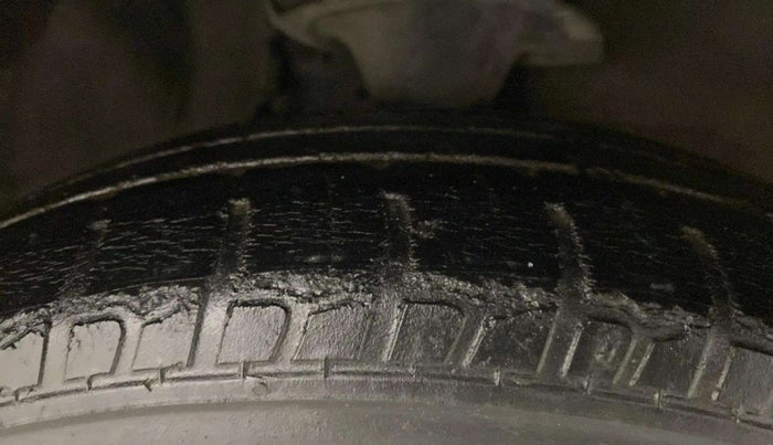 2015 Hyundai i10 SPORTZ 1.1, Petrol, Manual, 42,566 km, Right Front Tyre Tread