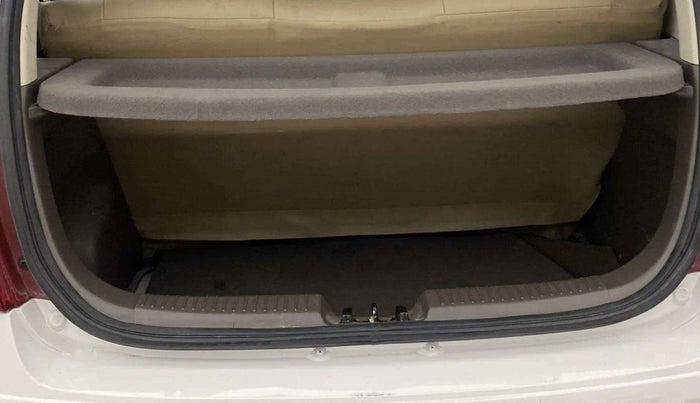 2015 Hyundai i10 SPORTZ 1.1, Petrol, Manual, 42,566 km, Boot Inside