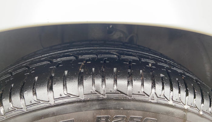 2023 Tata Tiago XM CNG, CNG, Manual, 32,657 km, Right Front Tyre Tread