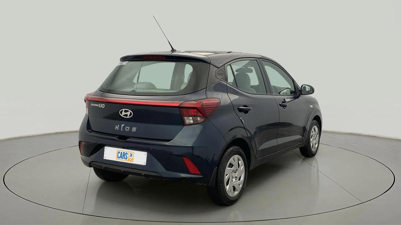 2024 Hyundai GRAND I10 NIOS MAGNA 1.2 KAPPA VTVT, Petrol, Manual, 8,806 km, Right Back Diagonal