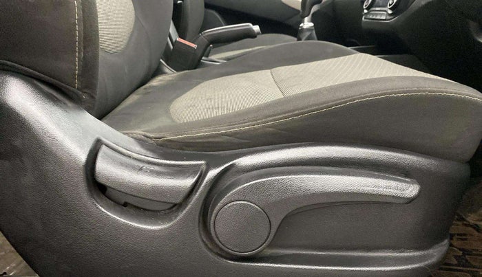 2016 Hyundai Creta SX PLUS 1.6 PETROL, Petrol, Manual, 38,626 km, Driver Side Adjustment Panel