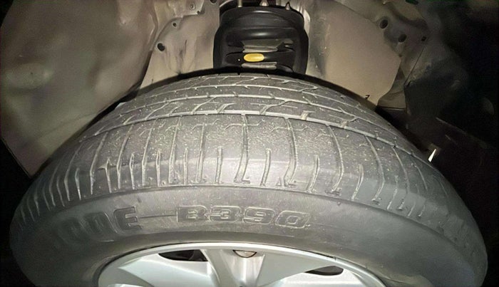 2017 Toyota Innova Crysta 2.4 VX 8 STR, Diesel, Manual, 77,820 km, Left Front Tyre Tread