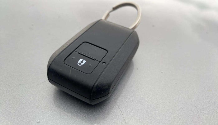 2020 Maruti Baleno ZETA PETROL 1.2, Petrol, Manual, 37,338 km, Key Close Up