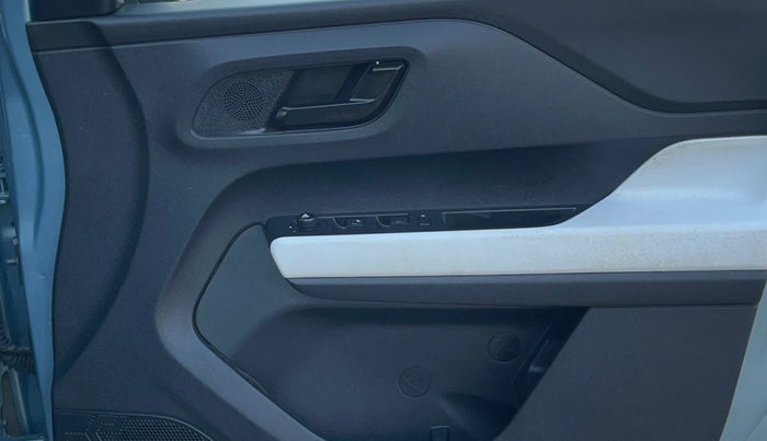 2022 Tata PUNCH ACCOMPLISHED MT, Petrol, Manual, 36,020 km, Driver Side Door Panels Control