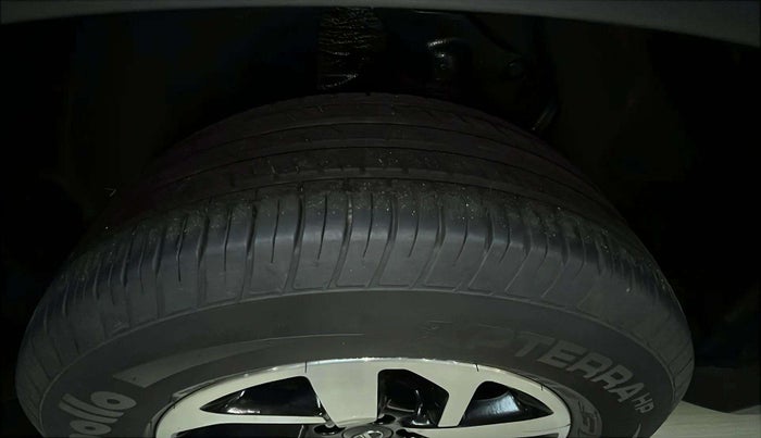 2021 Tata Harrier XZA PLUS 2.0L, Diesel, Automatic, 29,861 km, Right Front Tyre Tread