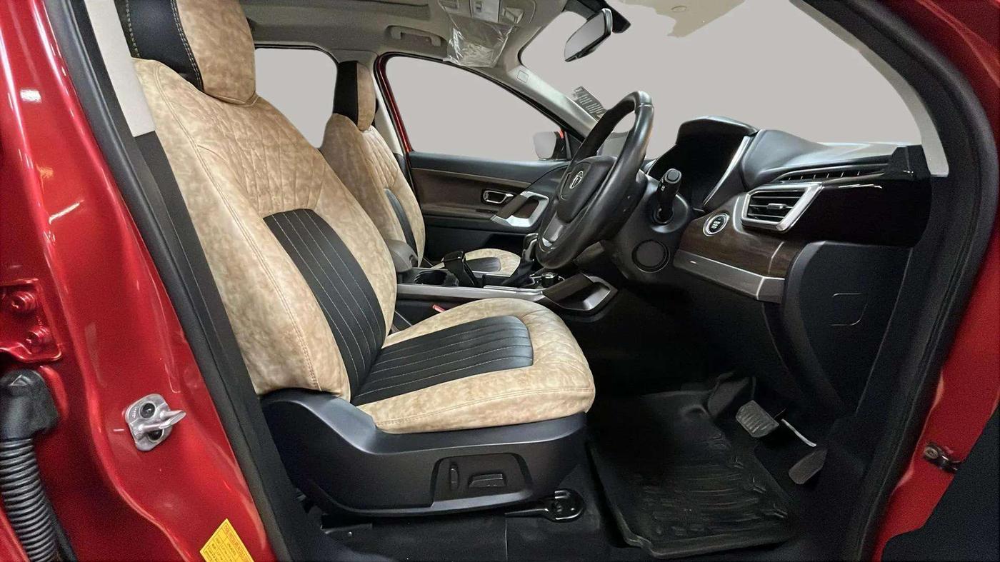 2021 Tata Harrier XZA PLUS 2.0L, Diesel, Automatic, 29,861 km, Right Side Front Door Cabin