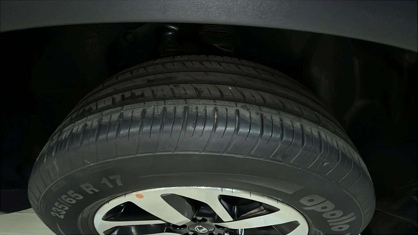 2021 Tata Harrier XZA PLUS 2.0L, Diesel, Automatic, 29,861 km, Right Rear Tyre Tread