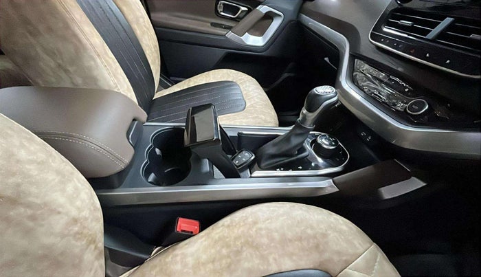 2021 Tata Harrier XZA PLUS 2.0L, Diesel, Automatic, 29,861 km, Gear Lever