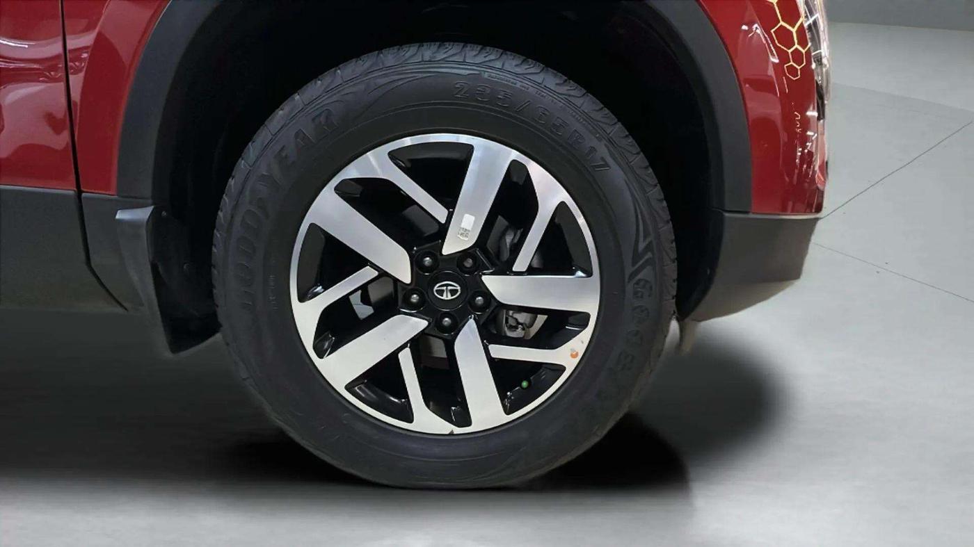 2021 Tata Harrier XZA PLUS 2.0L, Diesel, Automatic, 29,861 km, Right Front Wheel