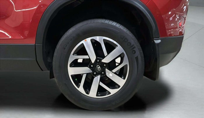 2021 Tata Harrier XZA PLUS 2.0L, Diesel, Automatic, 29,861 km, Left Rear Wheel
