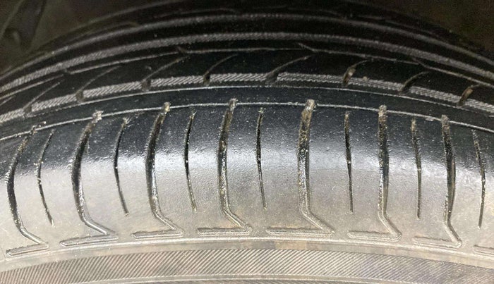 2013 Hyundai i20 MAGNA 1.2, Petrol, Manual, 75,844 km, Left Front Tyre Tread