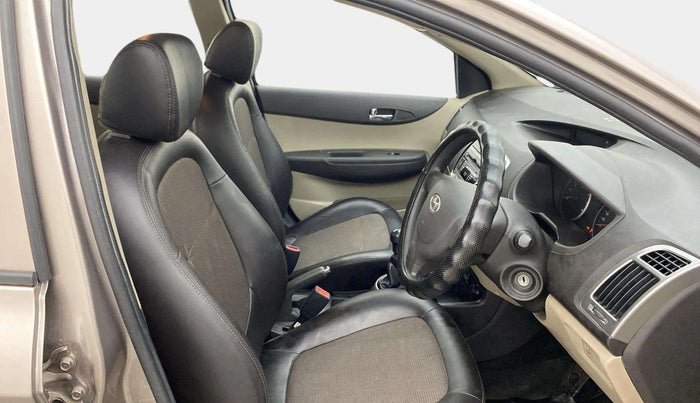2013 Hyundai i20 MAGNA 1.2, Petrol, Manual, 75,844 km, Right Side Front Door Cabin