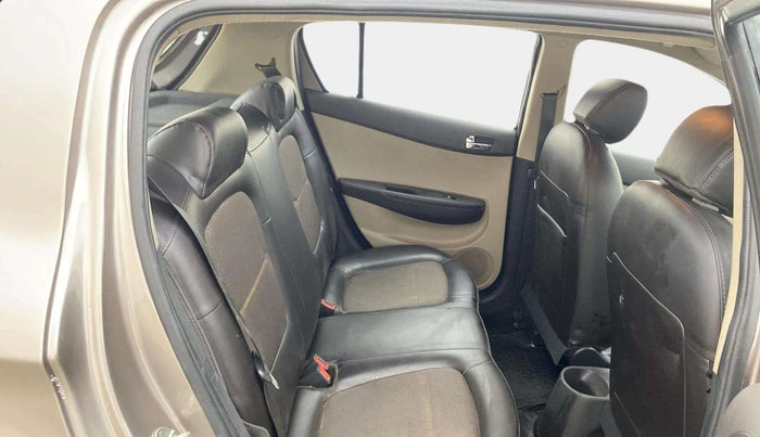 2013 Hyundai i20 MAGNA 1.2, Petrol, Manual, 75,844 km, Right Side Rear Door Cabin
