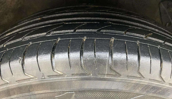 2013 Hyundai i20 MAGNA 1.2, Petrol, Manual, 75,844 km, Right Front Tyre Tread