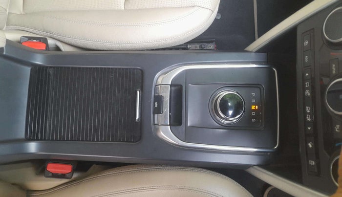 2019 Landrover DISCOVERY SPORT HSE, Diesel, Automatic, 49,324 km, Gear Lever