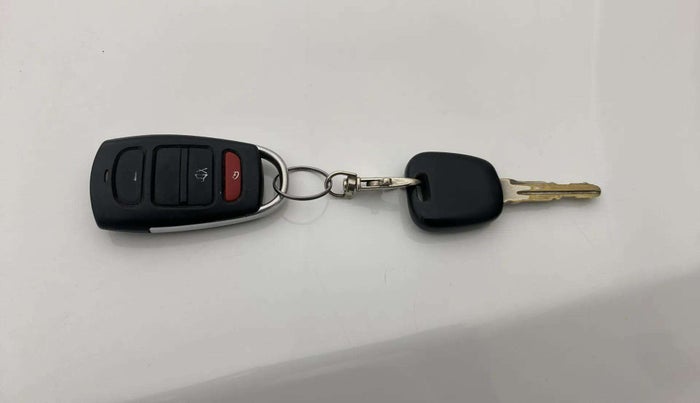 2017 Maruti Alto 800 LXI, Petrol, Manual, 72,775 km, Key Close Up