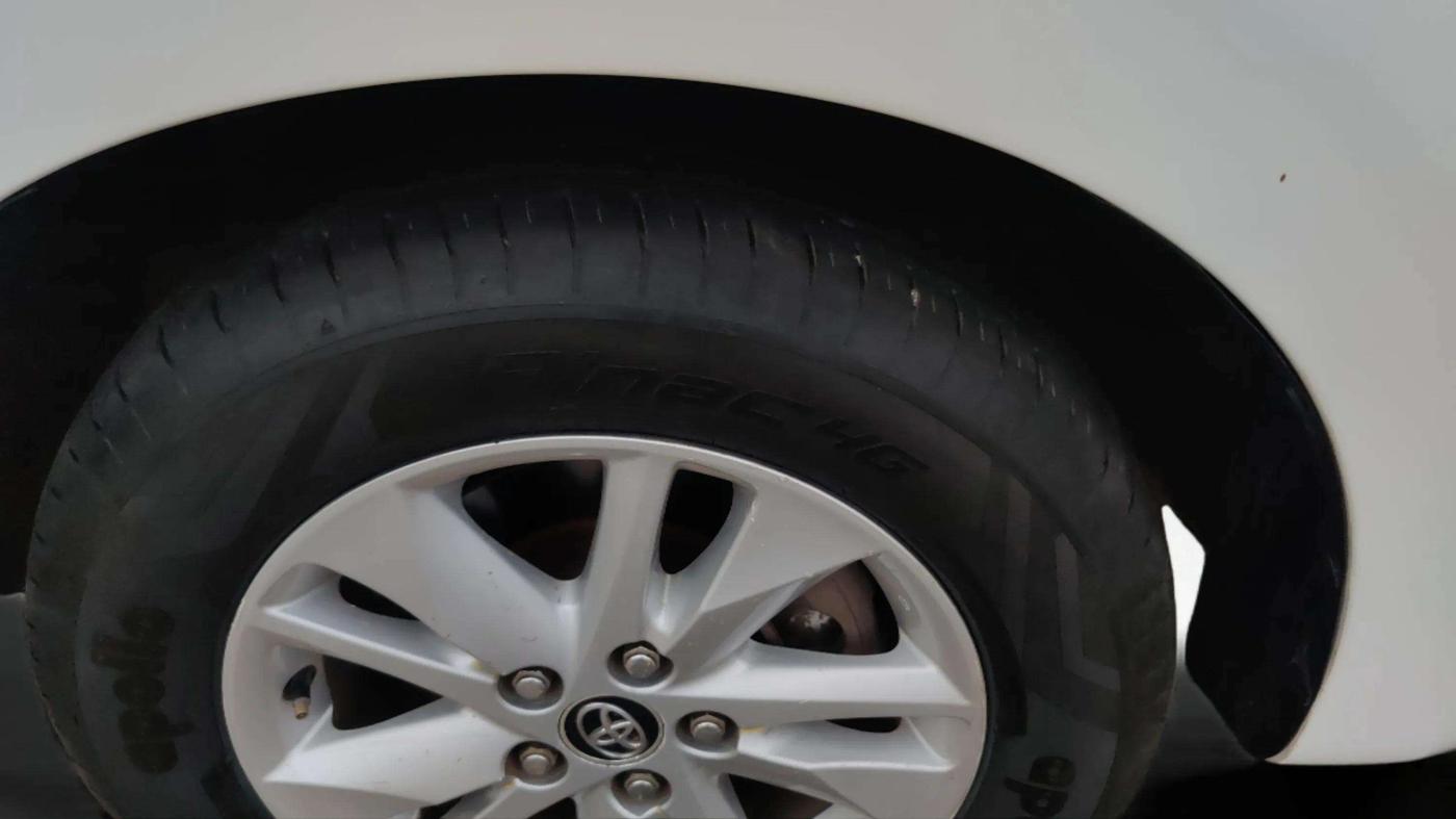 2017 Toyota Innova Crysta 2.8 ZX AT 7 STR, Diesel, Automatic, 86,953 km, Left Front Tyre Tread