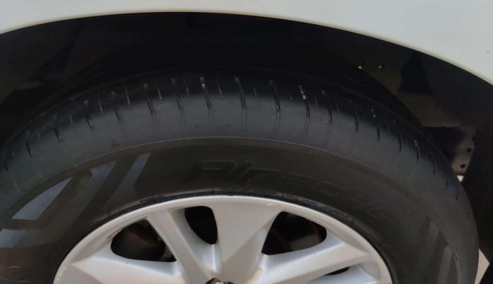 2017 Toyota Innova Crysta 2.8 ZX AT 7 STR, Diesel, Automatic, 86,953 km, Right Front Tyre Tread