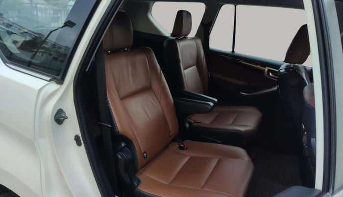 2017 Toyota Innova Crysta 2.8 ZX AT 7 STR, Diesel, Automatic, 86,953 km, Right Side Rear Door Cabin