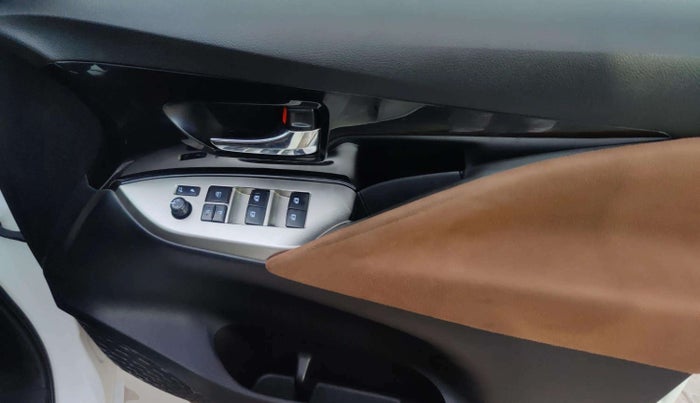 2017 Toyota Innova Crysta 2.8 ZX AT 7 STR, Diesel, Automatic, 86,953 km, Driver Side Door Panels Control